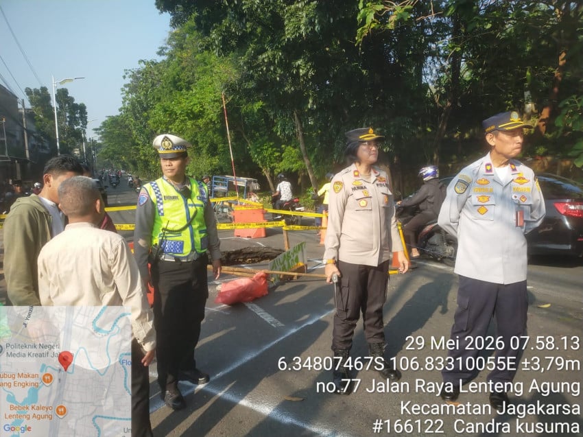 Update Jalan Ambles di Lenteng Agung, Kendaraan Arah Depok Masih Bisa Melintas Satu Jalur