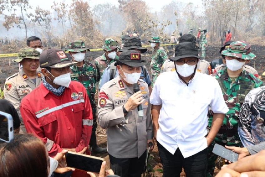 Menteri LH Tinjau Karhutla di Kampar, Kapolda Riau Paparan Dashboard Green Policing